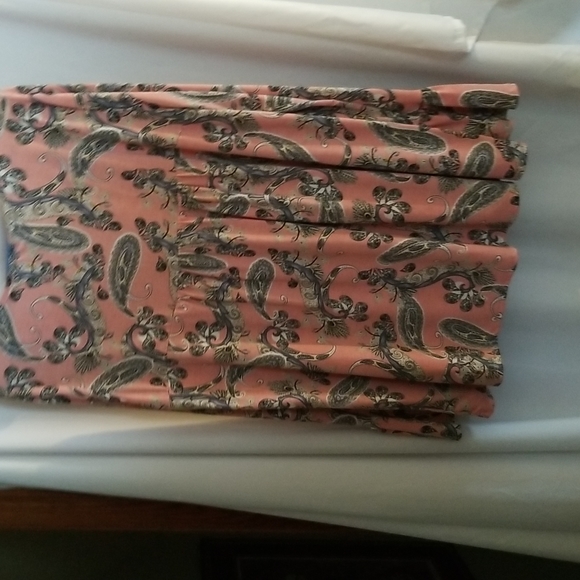 Plus  size 2x, Paisley polyester " Bell sleeve" top. - Picture 4 of 7